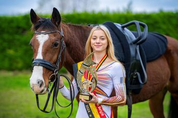 Amy is Belgisch kampioen Voltige