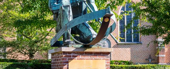 Francis De Jonghe lanceert debuutroman: “Je herkent er veel plaatsen en dorpsfiguren uit Ruisbroek”