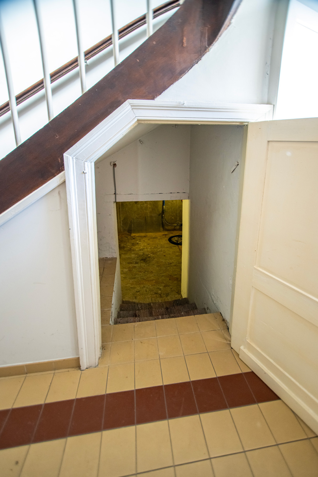 15.Oud-gemeentehuis Ruisbroek_ingang kelder