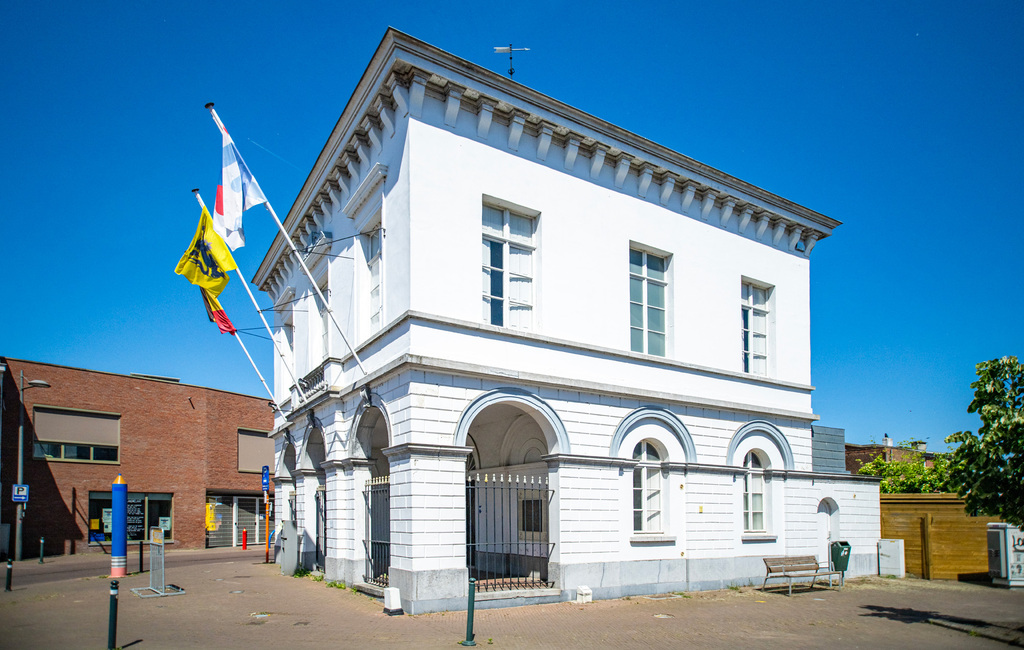 4.Oud-gemeentehuis Ruisbroek_gevel rechts