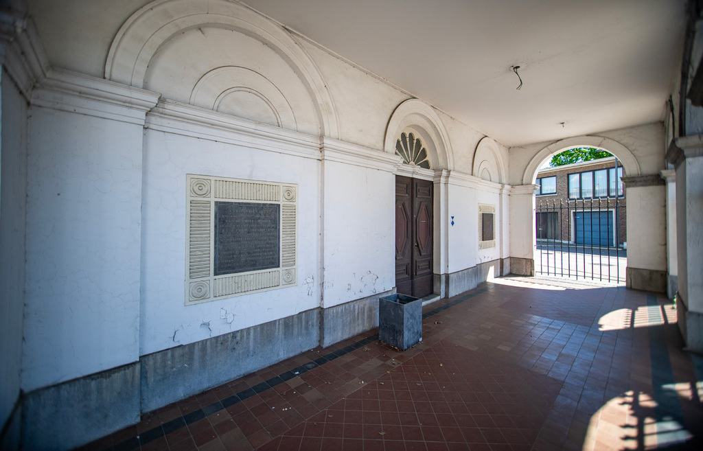 5.Oud-gemeentehuis Ruisbroek_portaal links
