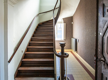 17.Oud-gemeentehuis Ruisbroek_trap naar 1ste verdiep