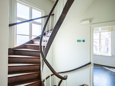 25.Oud-gemeentehuis Ruisbroek_trap naar zolder