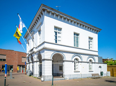 4.Oud-gemeentehuis Ruisbroek_gevel rechts