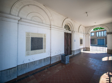 5.Oud-gemeentehuis Ruisbroek_portaal links