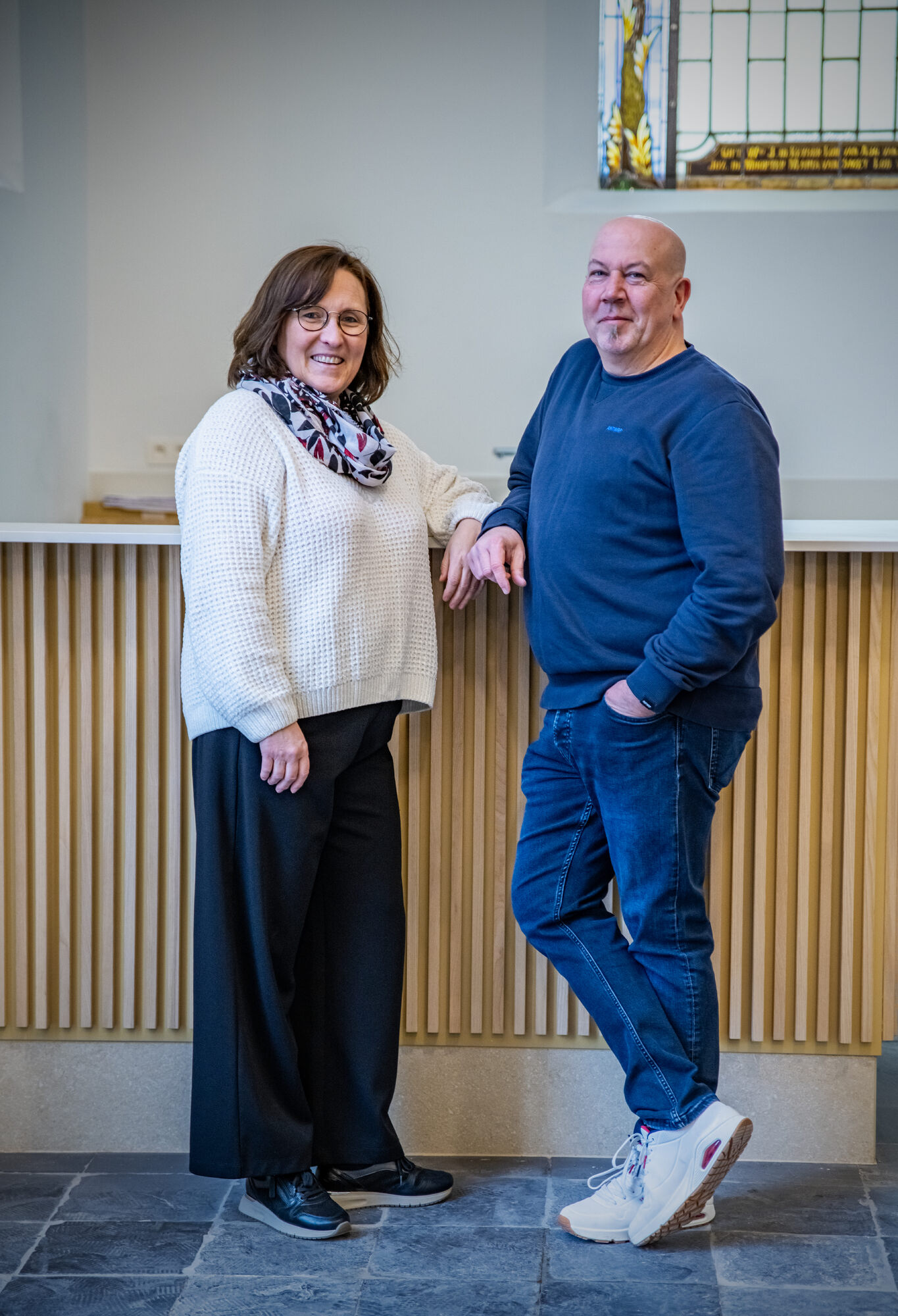 Kristien en Bart leunen op toog in LippeLof