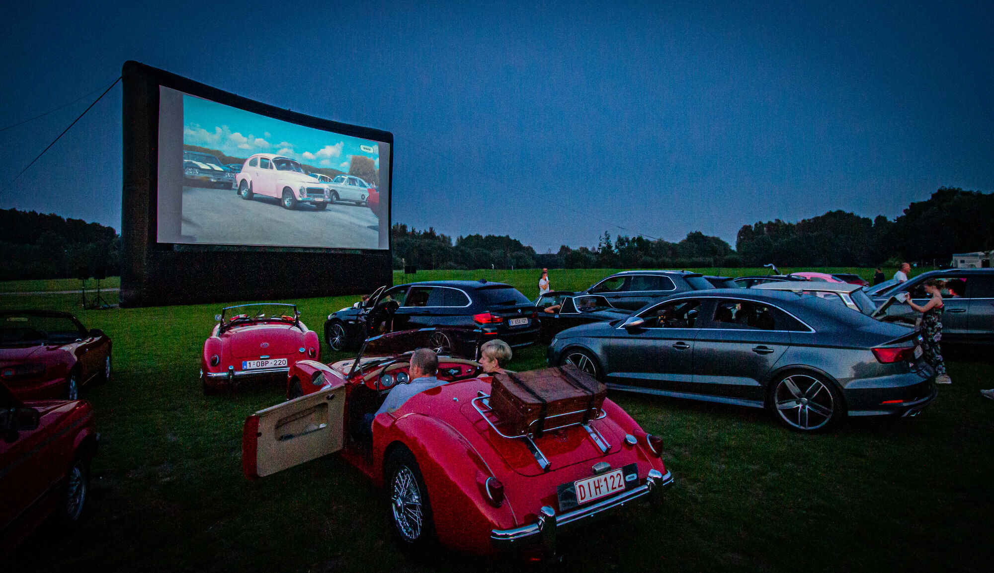 oldtimer auto voor groot filmscherm in Park Fort Liezele