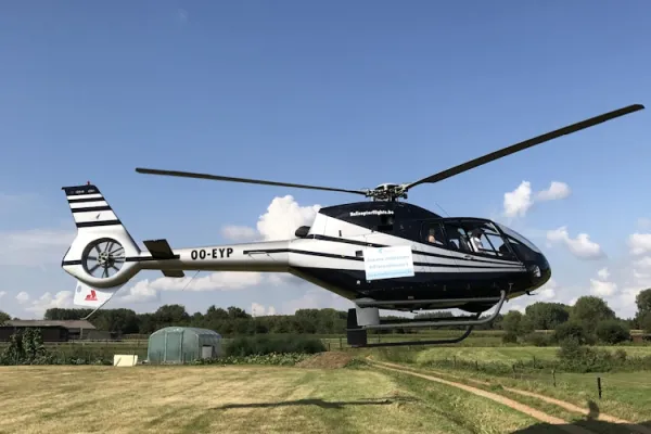 Meevliegen in een helikopter