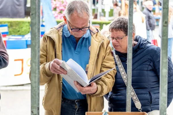 Dichter bij Water: Boekenmarkt