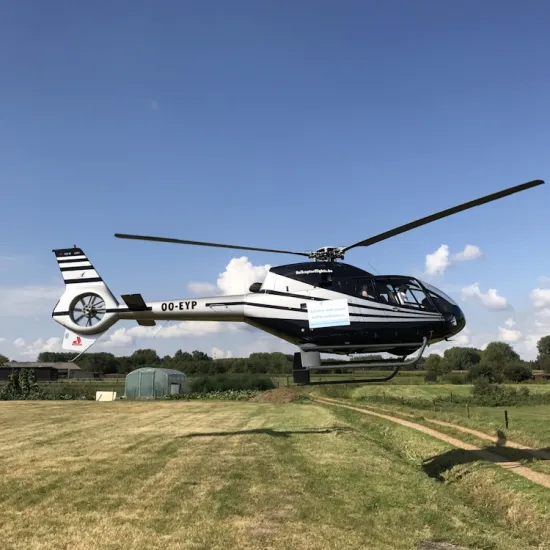 Meevliegen in een helikopter