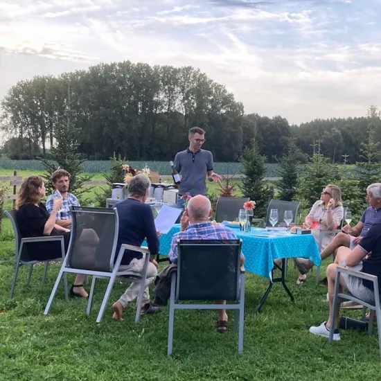 Wine & Flowers: Wine tasting op de plukweide - Italiaanse wijnen en verse bloemen plukken