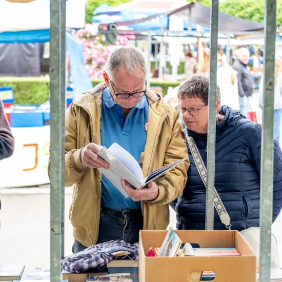 Dichter bij Water: Boekenmarkt