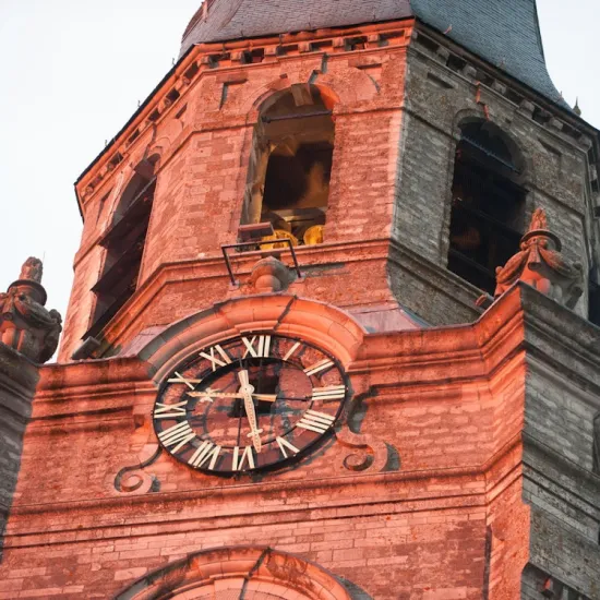 Beklim de toren van de Sint-Pieterskerk